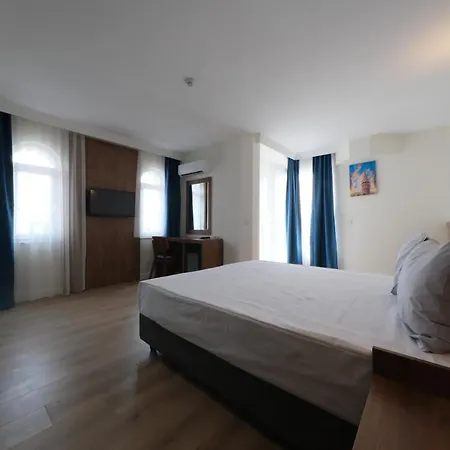 Hotel Premier 3*